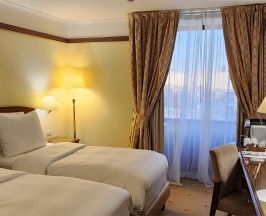 Номер улучшенный с 2 односпальными кроватями с видом на город в Radisson Slavyanskaya Hotel Moscow