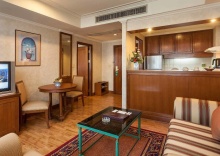 Двухместный люкс c 1 комнатой 2 отдельные кровати в Rembrandt Hotel and Suites Bangkok