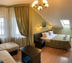 Трехместный номер , мансардного типа в Акс