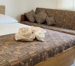 Семейный номер Comfort с балконом и с красивым видом из окна в Ахимса