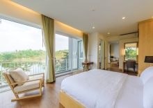 Люкс с балконом и с видом на озеро в The Gallery Khao Yai Hotel and Residence