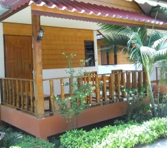 Бунгало с балконом в 4T Guesthouse