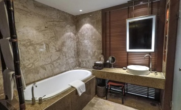 Двухместный номер Deluxe с видом на сад двуспальная кровать в Отель Centara Grand Beach Resort and Villas Krabi