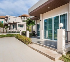 Трёхместный коттедж с 2 комнатами в Thuan Resort