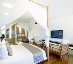 Двухместный номер рядом с пляжем двуспальная кровать в Hansar Samui Resort & Spa
