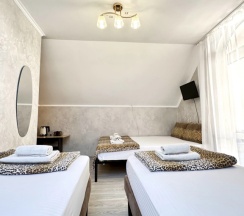 Четырёхместный номер Classic с балконом в Ольга