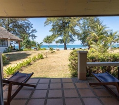 Бунгало Superior beachfront в Good Days Lanta Beach Resort