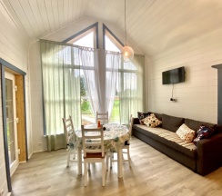 Шестиместный коттедж с 3 комнатами с красивым видом из окна в Купчиха