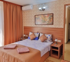 Двухместный номер с балконом в Лорис