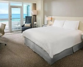 Двухместный номер Deluxe (двуспальная кровать) в Fontainebleau Miami Beach