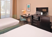 Четырёхместный номер Superior в Holiday Inn Express & Suites Austin South, an IHG Hotel