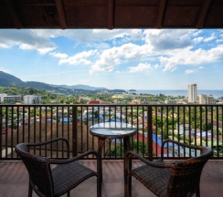 Двухместный номер Superior с видом на море двуспальная кровать в Karon Phunaka Resort