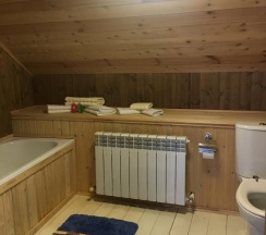 Семейный люкс с балконом в Эко-дача Hidden Plyos