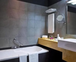 Двухместный номер Deluxe (2 отдельные кровати) в Time Grand Plaza