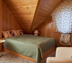Номер комфорт с 1 двуспальной кроватью (мансарда) в Здрава дача