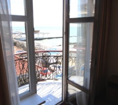 Люкс с 3 комнатами с балконом в Бриз