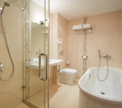 Номер люкс с 1 двуспальной кроватью в Azimut Отель Ставрополь