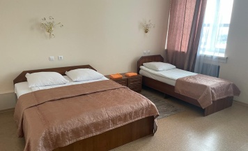 Номер эконом семейный с 1 односпальной и 1 двуспальной кроватью в Smart Hotel KDO Новосибирск