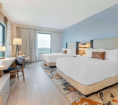 Четырёхместный номер Standard в Cambria Hotel Austin Downtown