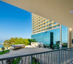 Двухкомнатный LUX с видом на море в Real Apartments Sochi