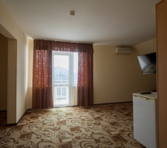 Двухместный номер Comfort Мансарда двуспальная кровать в Ростов