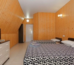 Комната стандарт с 1 односпальной и 1 двуспальной кроватью в Стерх