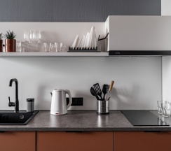 Студия с мини-кухней с двуспальной кроватью и диваном в Greenfeel