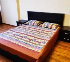 М.Горького 85Б. 2-комн.кв., 10-этаж, 126 в АнтиОтель