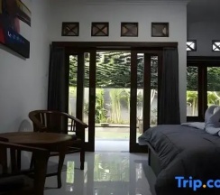 Двухместный номер Standard с видом на сад двуспальная кровать в Mai Guesthouse Sanur