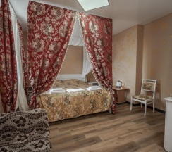 Номер люкс с 1 двуспальной кроватью в Изумруд