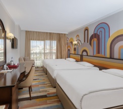 Трёхместный номер Comfort Standard с видом на город в Megasaray WestBeach Antalya