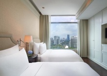 Люкс с 2 комнатами в Oriental Residence Bangkok