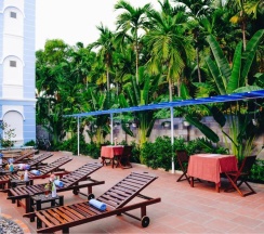 Двухместный номер Standard с видом на озеро двуспальная кровать в Mui Ne Alena Bungalow Hotel