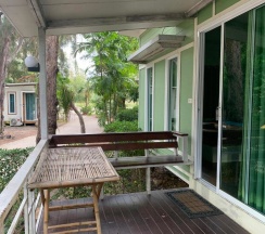 Одноместное бунгало Deluxe двуспальная кровать в Rayonghouse Resort