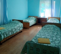 Коттедж улучшенный с 14 односпальными и 3 двуспальными кроватями в Дубки у Валентины