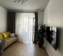 Апартаменты Comfort с 3 комнатами с видом на город в Апартаменты WHITE APARTMENT рядом с центром