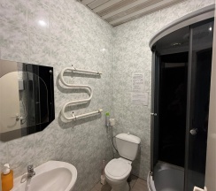 Трехместный номер с общим с/у в Логос