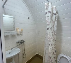 Коттедж улучшенный с 1 двуспальной кроватью (Глемпинг делюкс) в Набережная №1