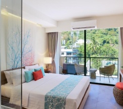 Двухместный номер Deluxe с балконом двуспальная кровать в Bandara Beach Resort, Phuket