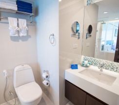 Двухместный номер Superior с балконом и с видом на море 2 отдельные кровати в Andaman Beach Suites Hotel