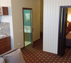 Апартаменты с ванной и балконом в My Favourite Garden Hotel