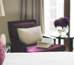 Номер делюкс с 1 двуспальной кроватью в Four Seasons Hotel Moscow