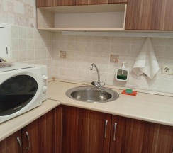 Апартаменты c 1 комнатой с балконом и с красивым видом из окна в Квартира на Александровской у М4