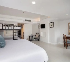 Номер Deluxe Terrace Fun семейный с балконом в Thavorn Palm Beach Resort Phuket