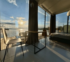 Зеркальный дом в F911