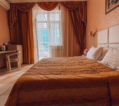 Первая категория (с балконом, вид на озеро) в Вилла Вальмонт