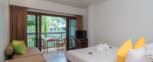 Номер Deluxe с балконом в The Briza Beach Resort Khaolak