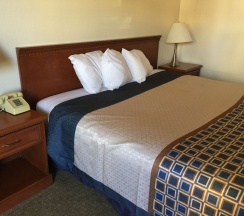 Четырёхместный номер Standard в Vantage Point Inn Woodland Hills