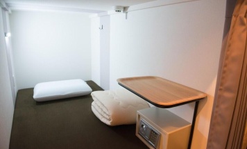 Кровать в общем номере в Book Tea Bed AZABU-JUBAN