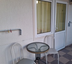 УЮТНЫЙ 11 ТРЕХМЕСТНЫЙ НОМЕР С ДВУСПАЛЬНОЙ КРОВАТЬЮ, ОДНОМЕСТНЫМ ДИВАН НА 3 ЭТАЖЕ в Цитрус